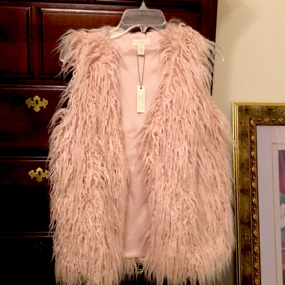 This is a Cupio “long like hair” blush color vest. Size small.